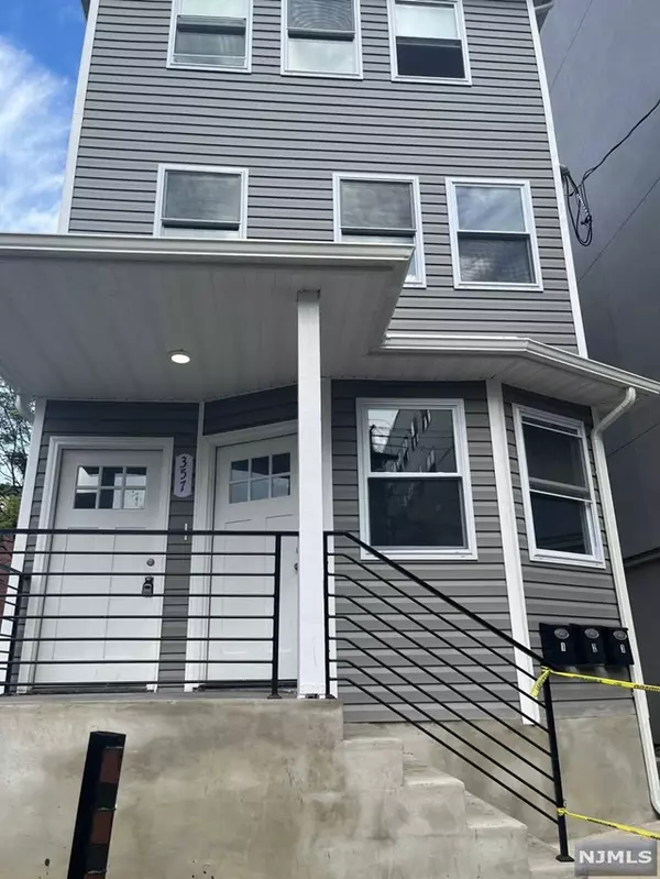 357 Hamilton Avenue #3rd Floor, Paterson, NJ 07501