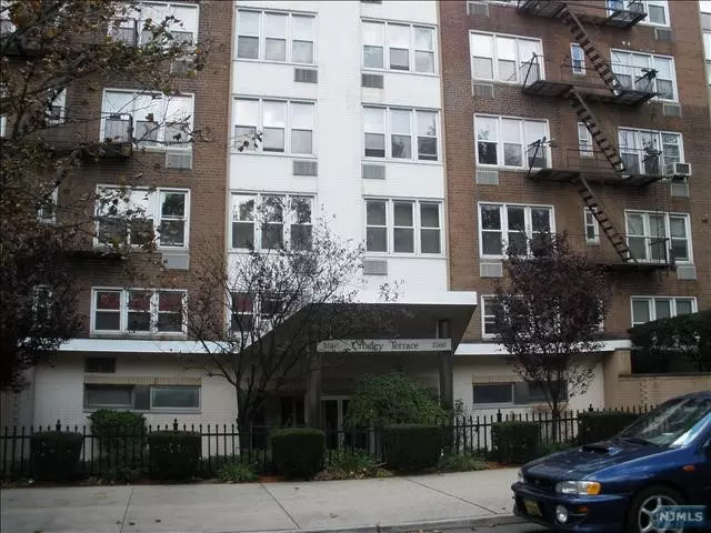 Fort Lee, NJ 07024,2160 Center Avenue #4M