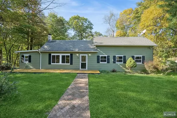 25 East Shore Lake Owassa Road, Frankford, NJ 07860