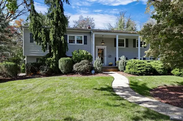 493 Hobart Road, Paramus, NJ 07652