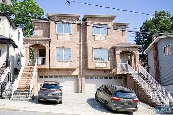 412 8th Street ##B, Palisades Park, NJ 07650