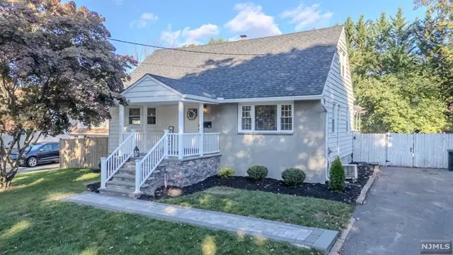 10 Thomas Terrace, Wayne, NJ 07470