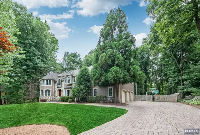 Upper Saddle River, NJ 07458,11 Cobblestone Drive