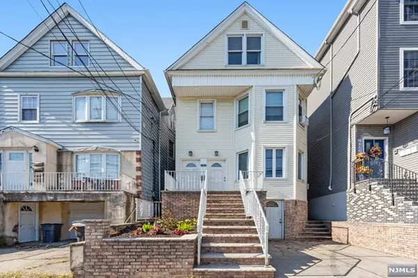 663 Avenue E, Bayonne, NJ 07002