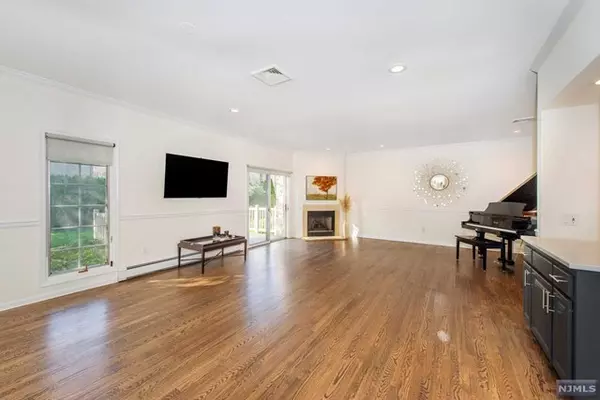 Saddle River, NJ 07458,2 Windsor Court