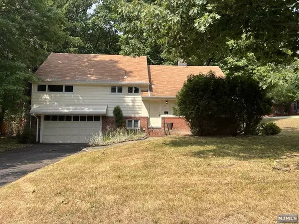 95 Downey Drive, Tenafly, NJ 07670