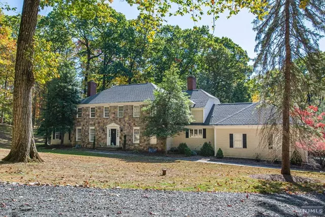 51 Boulderwood Drive, Bernardsville, NJ 07924