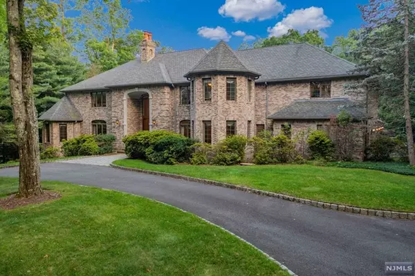 4 Pine Tree Drive, Saddle River, NJ 07458