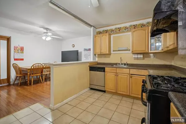 Fort Lee, NJ 07024,2160 Center Avenue #3I