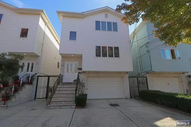 82 Somme Street, Newark, NJ 07105