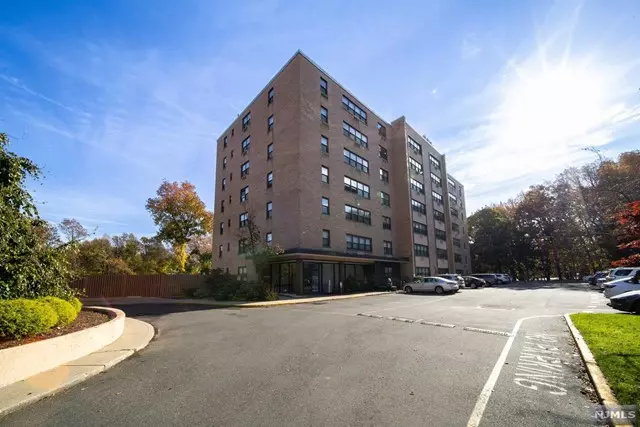 Fort Lee, NJ 07024,2348 Linwood Avenue #1O