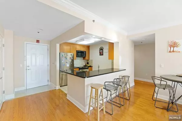 2307 City Place, Edgewater, NJ 07020