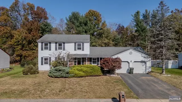 19 Colts Run, Marlboro, NJ 07746