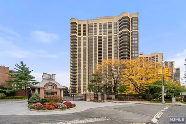 900 Palisade Avenue #2304, Fort Lee, NJ 07024