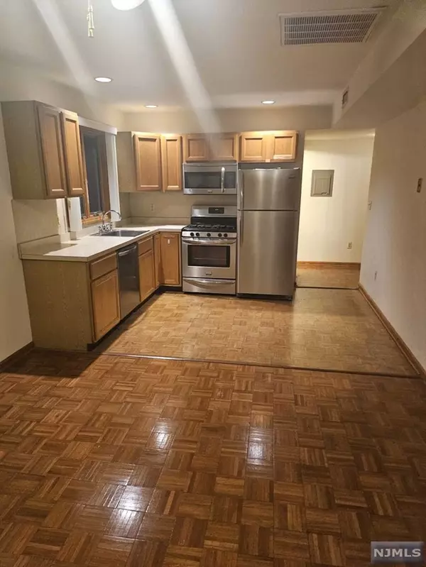 East Rutherford, NJ 07073,267 Paterson Avenue #2