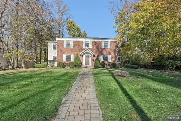 29 Woodland Park Drive, Tenafly, NJ 07670