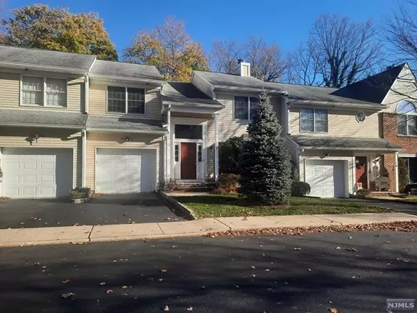 22 Carriage Lane, Ridgewood, NJ 07450