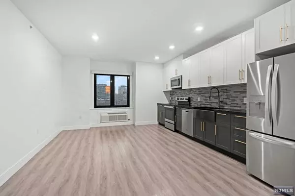 211 Baldwin Avenue #606, Jersey City, NJ 07306