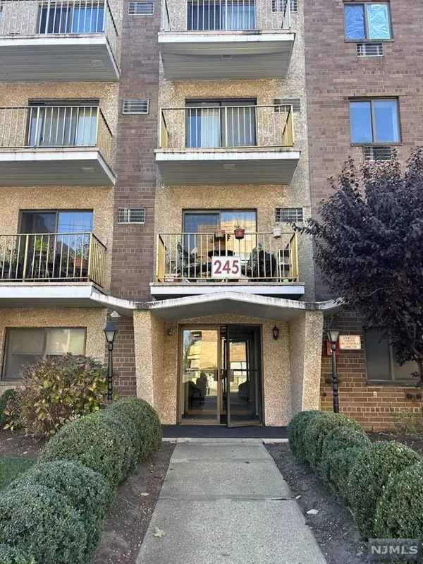 245 Anderson Street #2D, Hackensack, NJ 07601