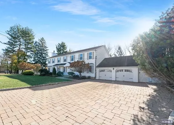 7 Glen Place, Old Tappan, NJ 07675