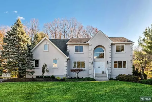 82 Dodge Court, Mahwah, NJ 07430