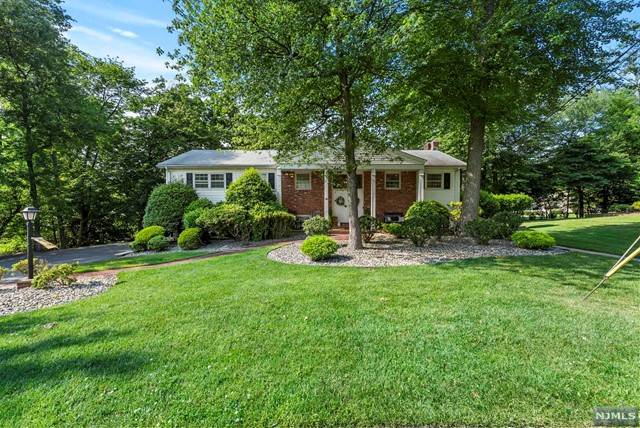 16 Lynwood Road, Cedar Grove, NJ 07009