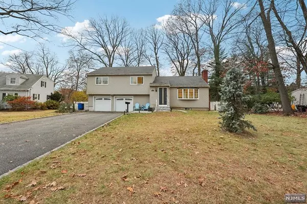 10 Waibel Drive, Allendale, NJ 07401