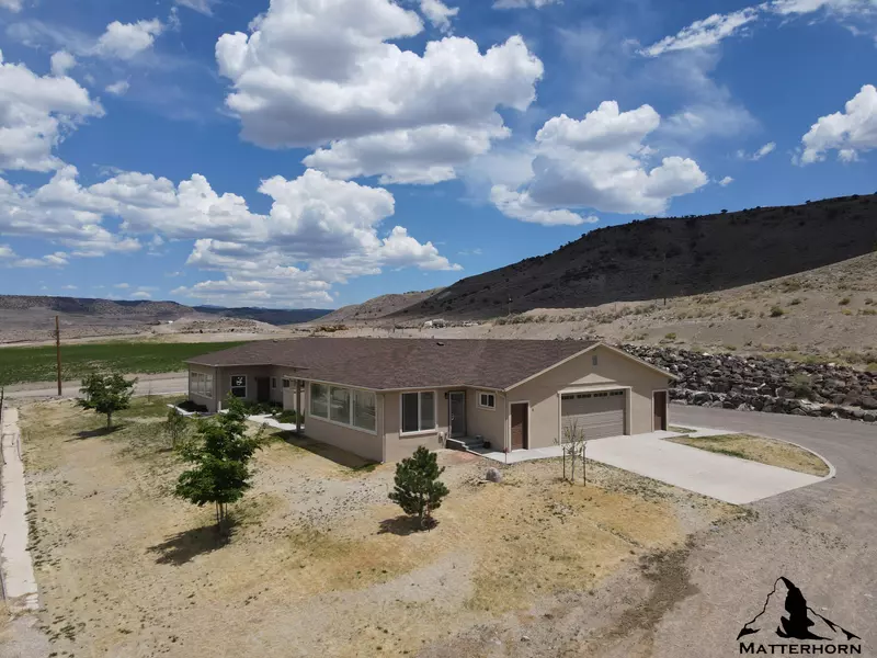 15 W Point RD, Loa, UT 84747