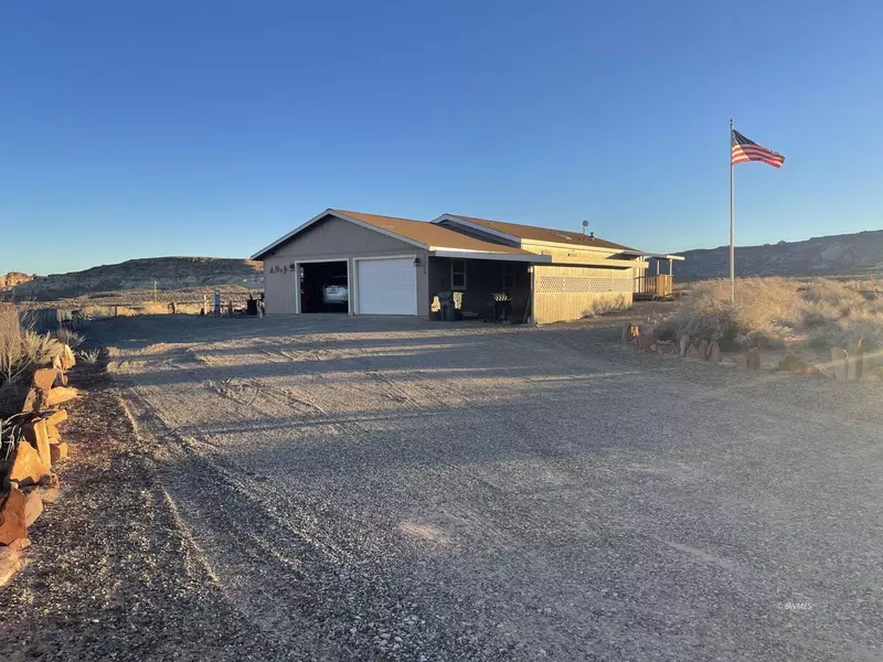 1350 E Discovery Way, Big Water, UT 84741