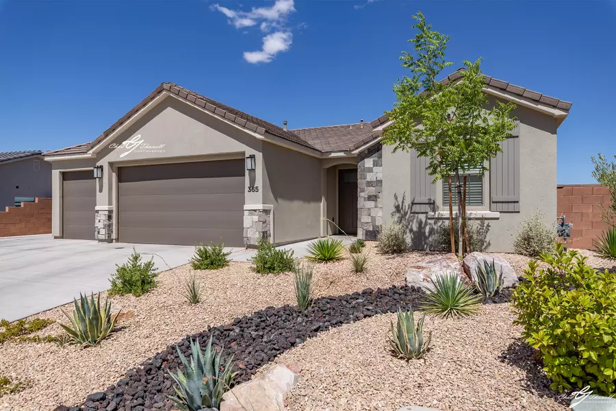 365 N Sandy Talus DR, Washington, UT 84780