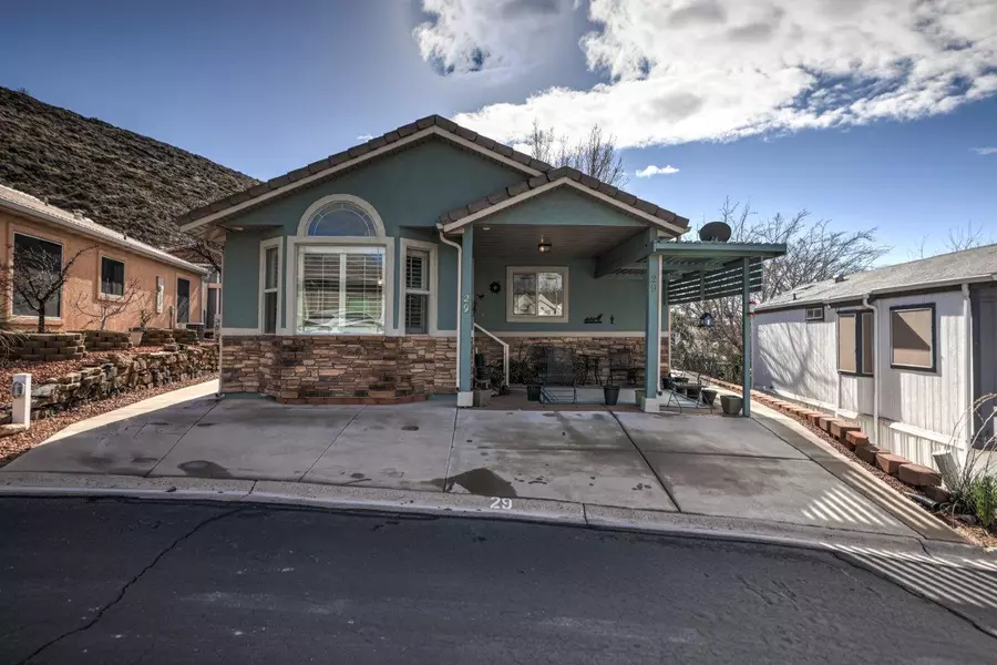 29 Redbluff DR, Hurricane, UT 84737