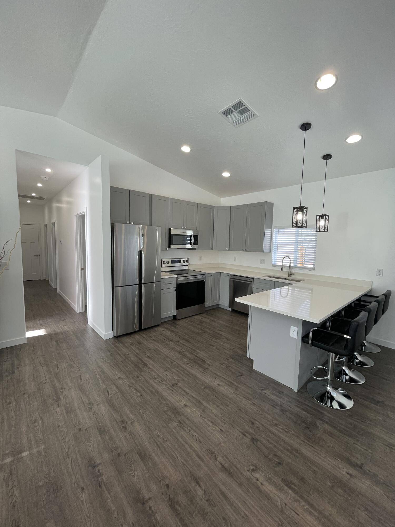 69 Cottonwood LN, Hurricane, UT 84737