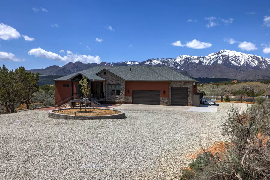 2396 S Badger Way, New Harmony, UT 84757