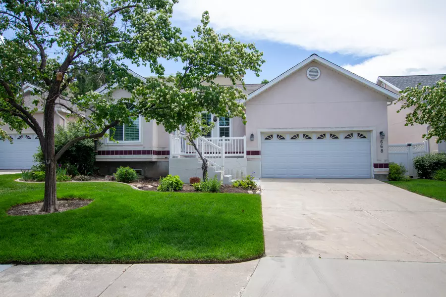 668 E Villager LN, Midvale, UT 84047