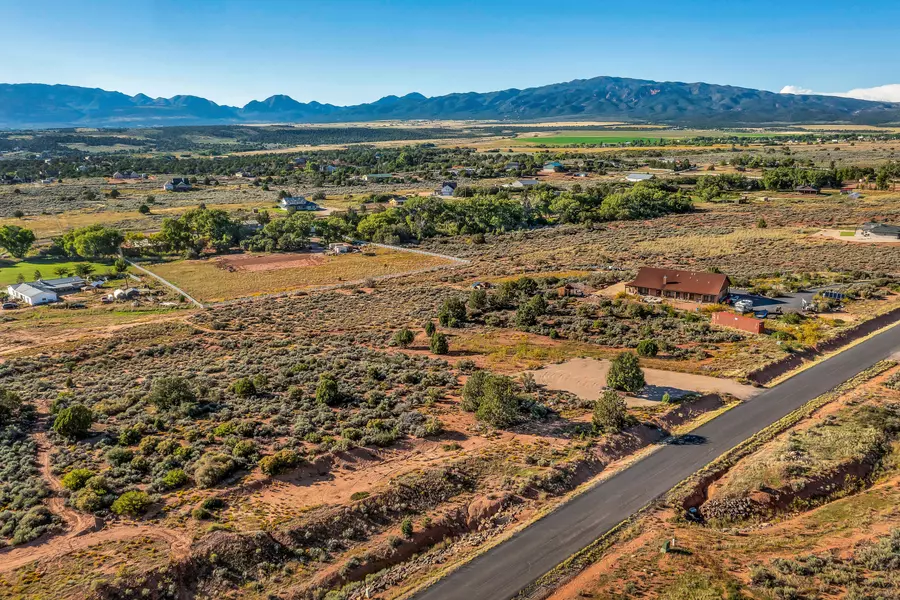 1822 E Badger Way, New Harmony, UT 84757