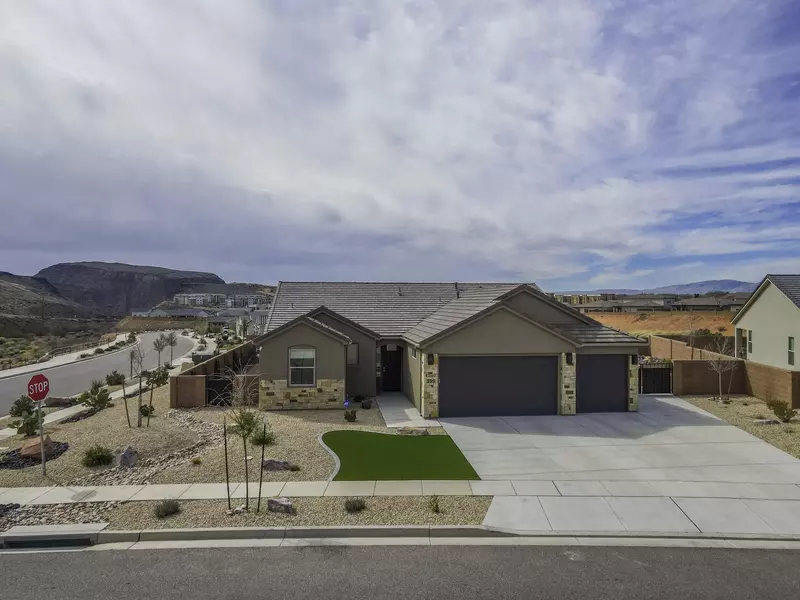 399 N Sage Grouse DR, Washington, UT 84780