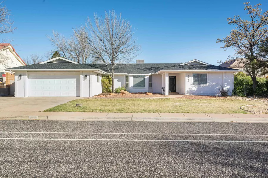 2950 Canyon View DR, Santa Clara, UT 84765