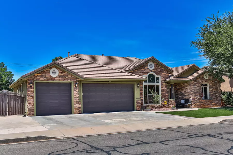 1108 S Red River RD, Washington, UT 84780
