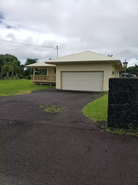 11 HOOHOALOHA ST, Hilo, HI 96720