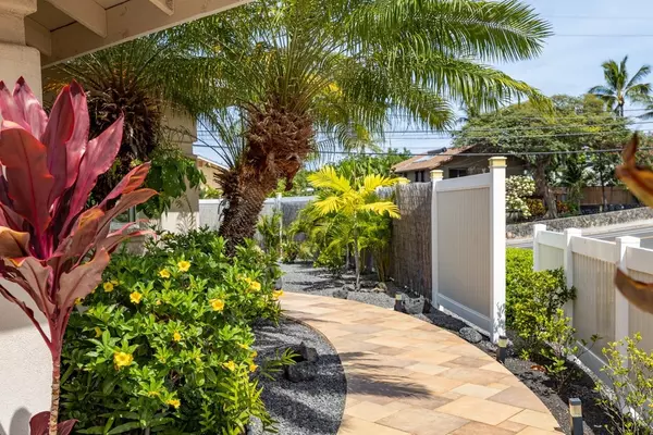 Kailua-Kona, HI 96740,77-6526 HOOLAUPAI ST