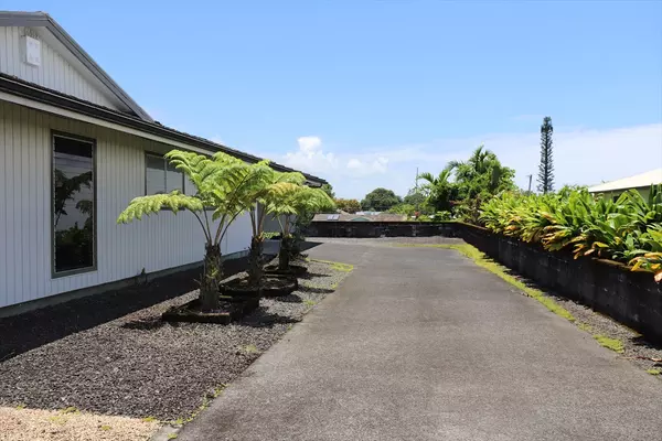 Hilo, HI 96720,1014 HUAKA PL