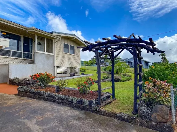 Kalaheo, HI 96741,4867-F PUUWAI RD