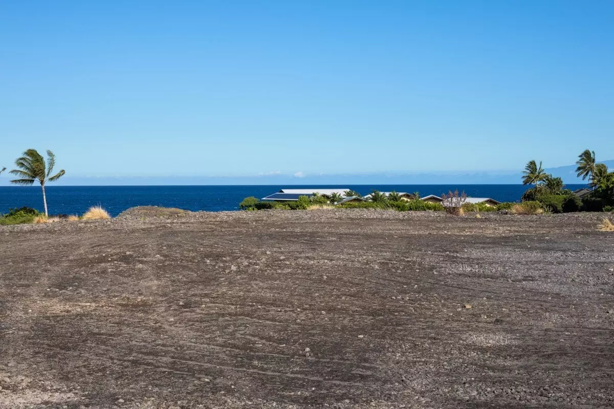 Kailua-Kona, HI 96740,72-1043 KEKAHAWAIOLE DR