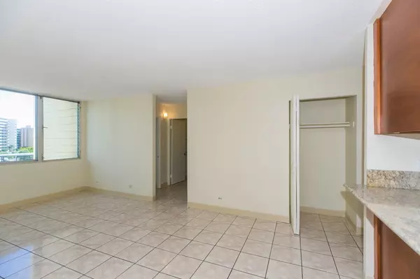 Honolulu, HI 96818,5122 LIKINI ST #612