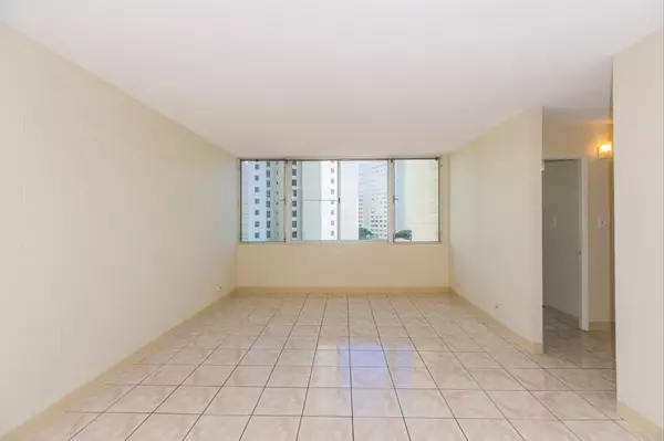 Honolulu, HI 96818,5122 LIKINI ST #612