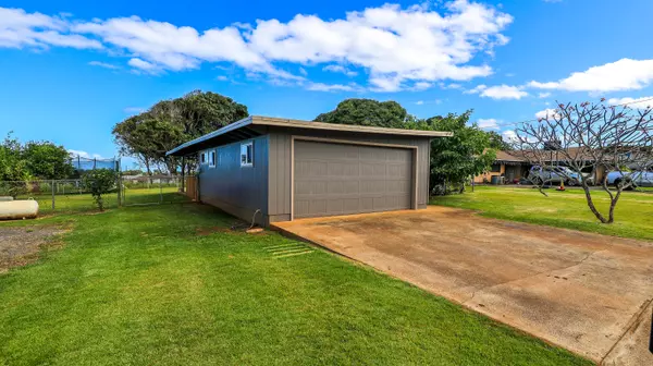 Kapaa, HI 96746,390 HALE PL