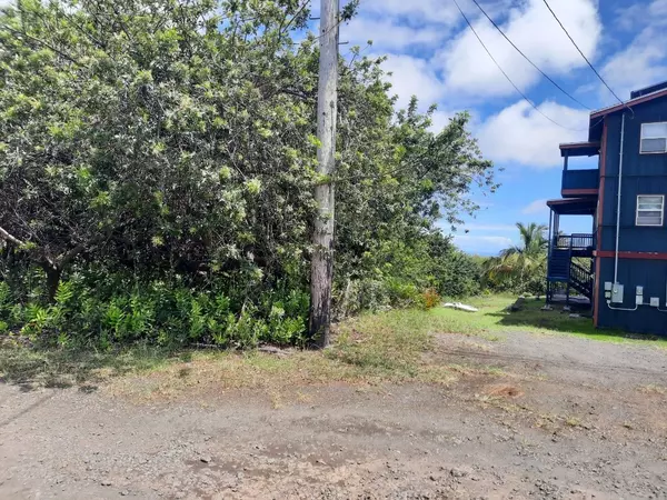 MAKANIAKUA RD, Naalehu, HI 96772