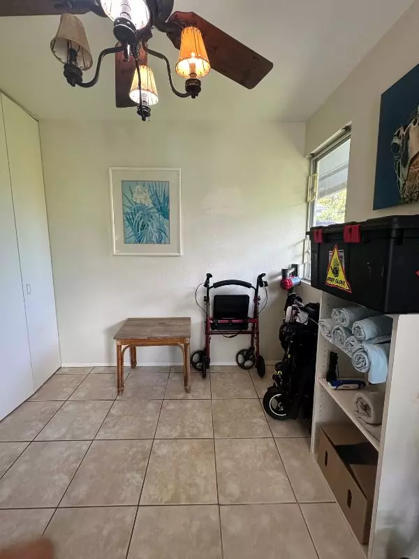 Kailua-Kona, HI 96740,75-5748 ALAHOU ST #2E