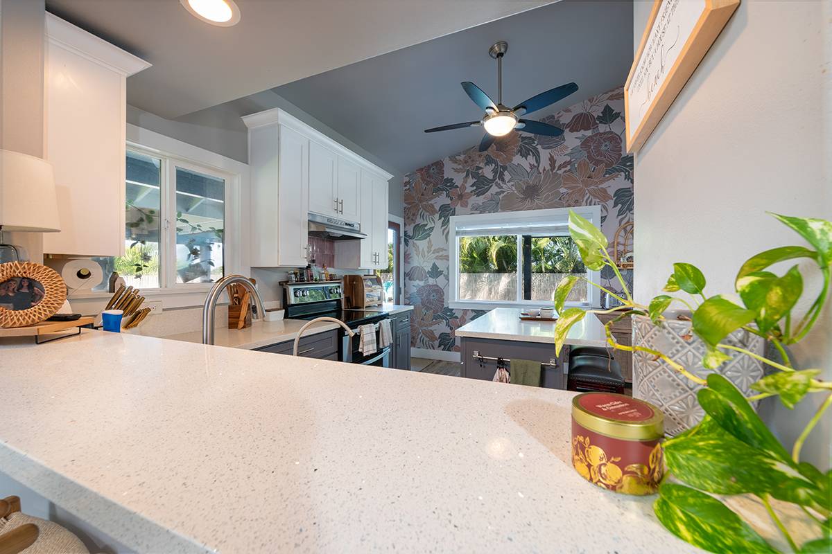 Kailua-Kona, HI 96740,77-153 HOOILINA CT