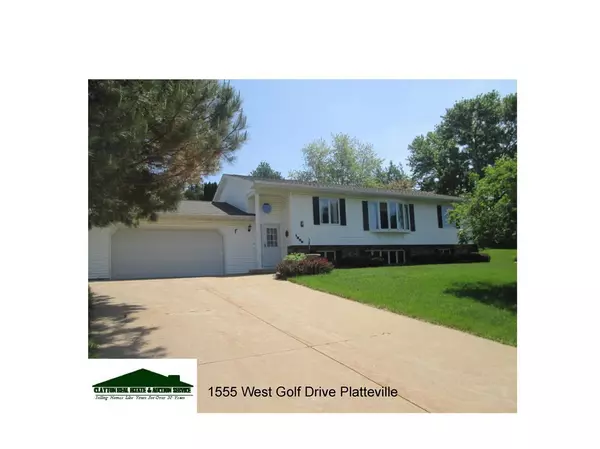 1555 W Golf DR, Platteville, WI 53818